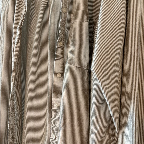 Universal Thread Button Up - Picture 3 of 4